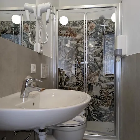 ピッコロ ホテル 3*