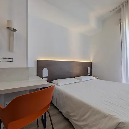 ホテル ピッコロ 3*