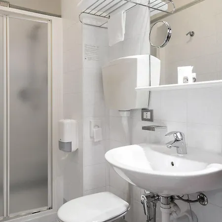 ホテル ピッコロ 3*