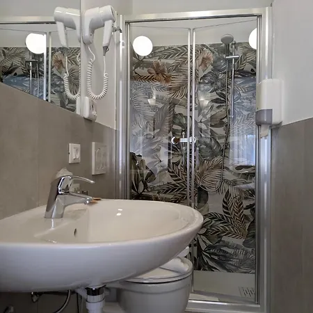 ピッコロ ホテル 3*