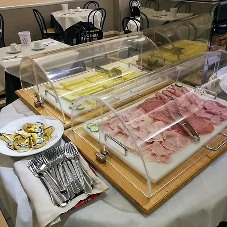 ピッコロ ホテル